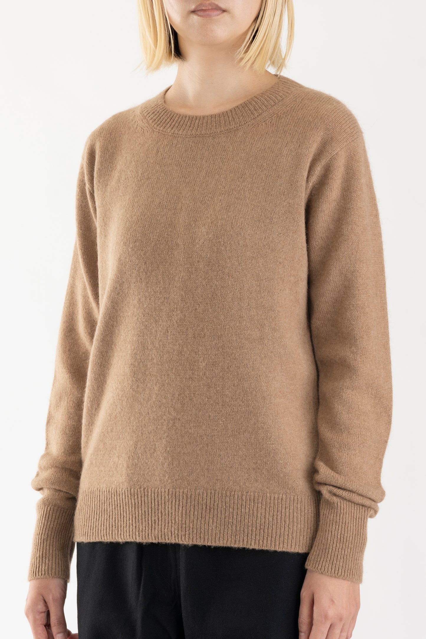 キャメル クルーネックセーター