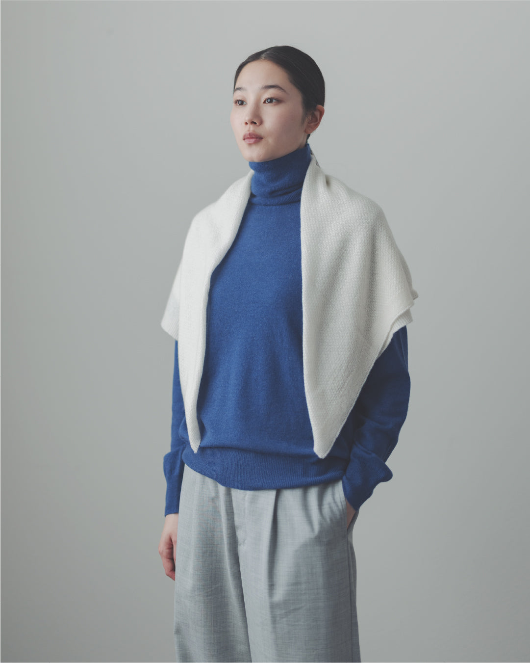 カシミヤ　薄手タートルセーター