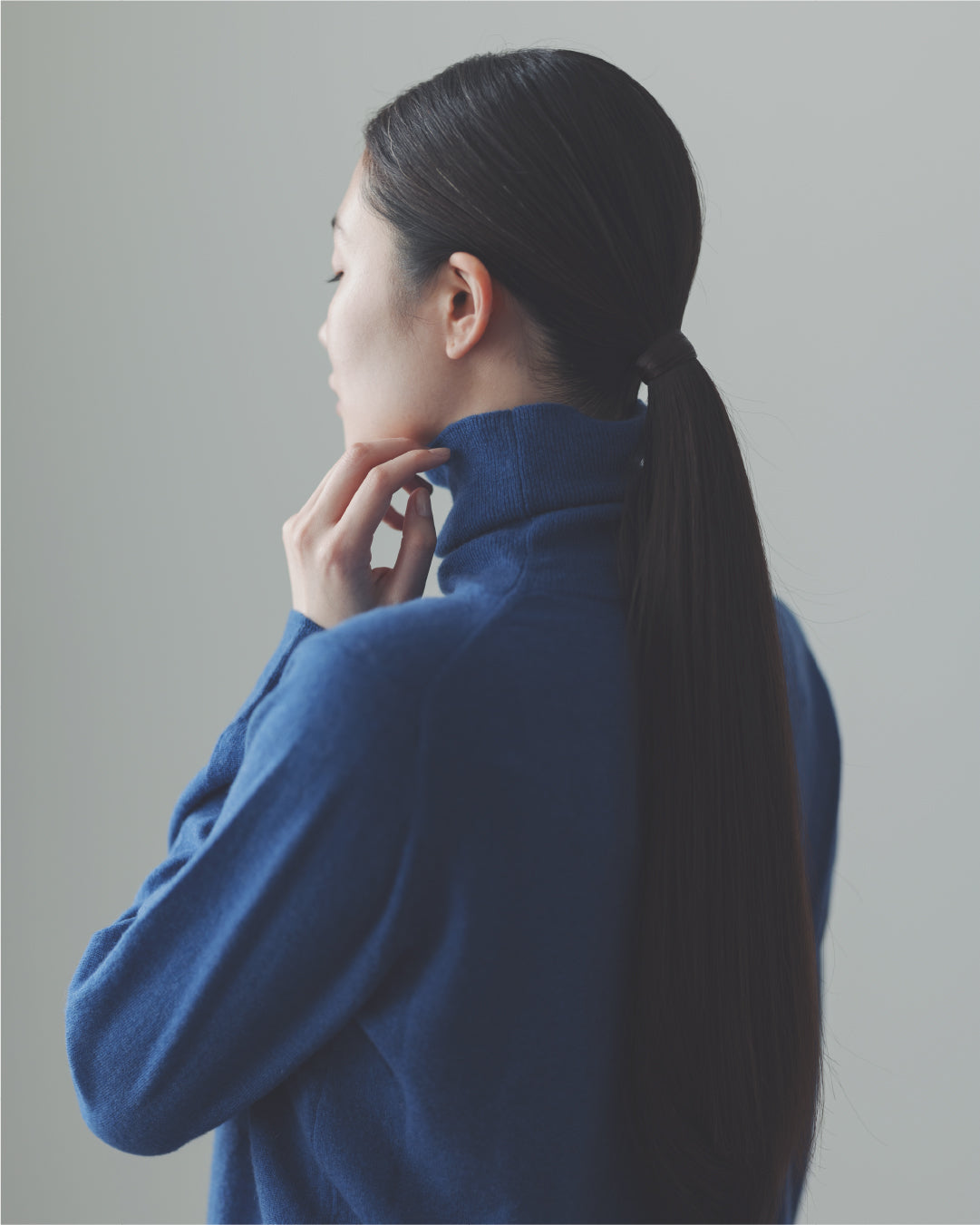 カシミヤ　薄手タートルセーター