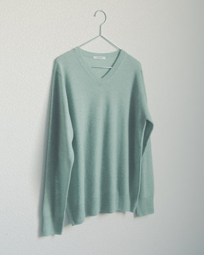 カシミヤ　薄手Vネックセーター